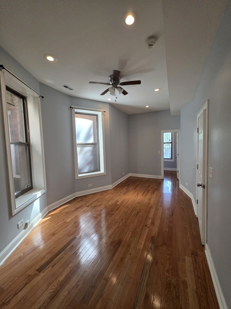 517 E 46th Place - Photo 15