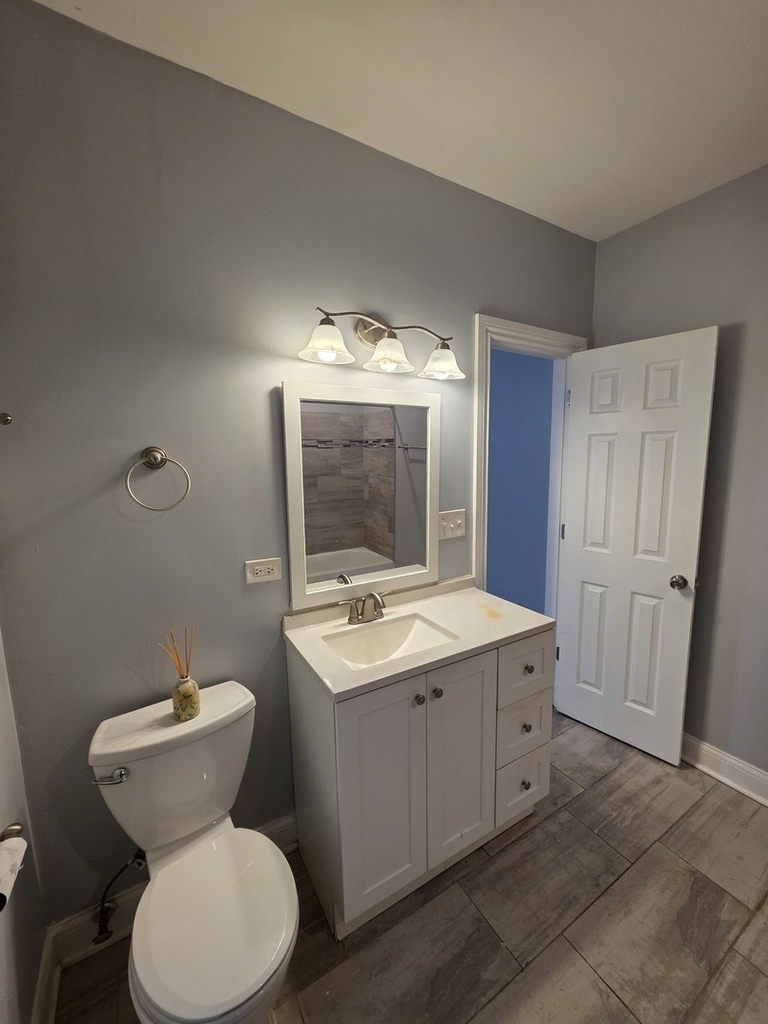 517 E 46th Place - Photo 16