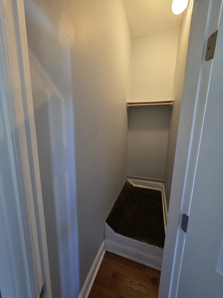 517 E 46th Place - Photo 10