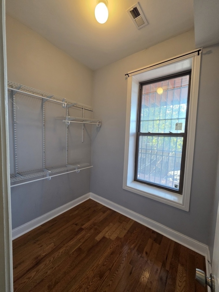 517 E 46th Place - Photo 17