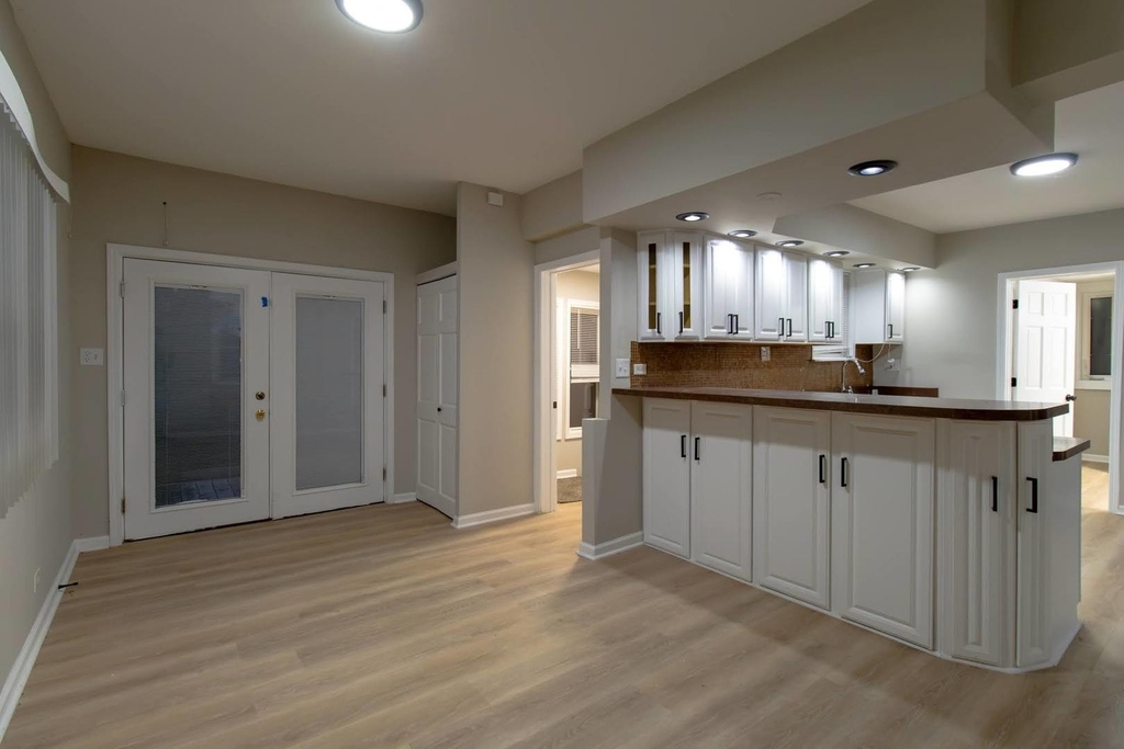 423 E 144th Street - Photo 8