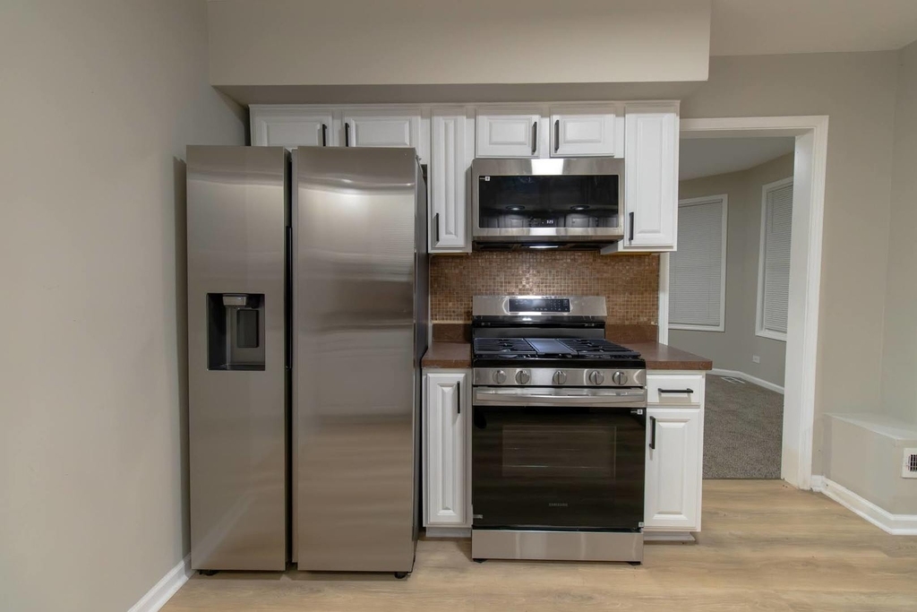 423 E 144th Street - Photo 6