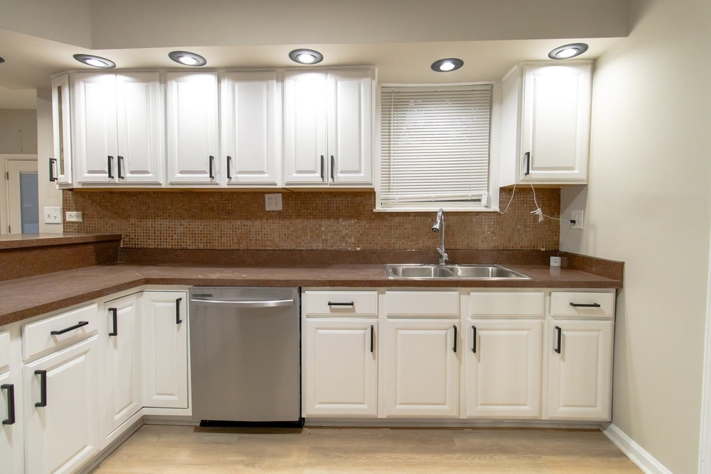 423 E 144th Street - Photo 7