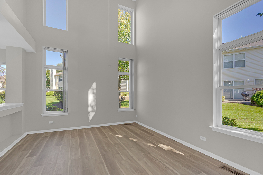 1530 E Chivalry Court - Photo 2