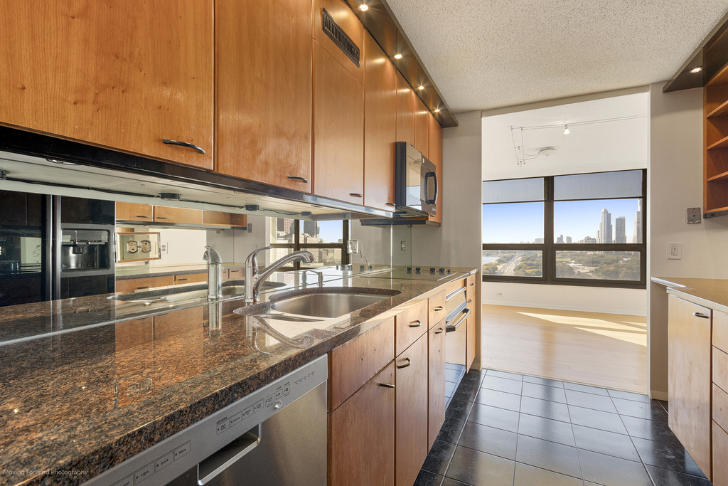 360 E Randolph Street - Photo 20