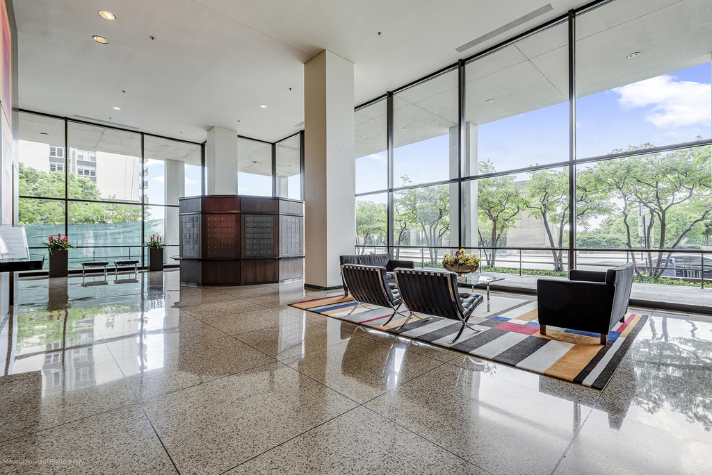 360 E Randolph Street - Photo 2