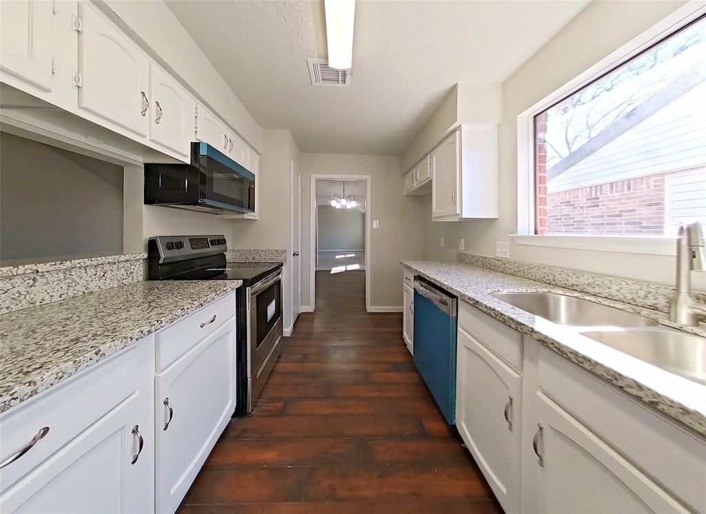 11210 Camphorwood Drive - Photo 7
