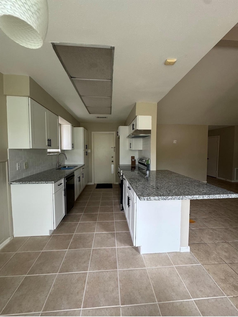 10734 Braewick Drive - Photo 3
