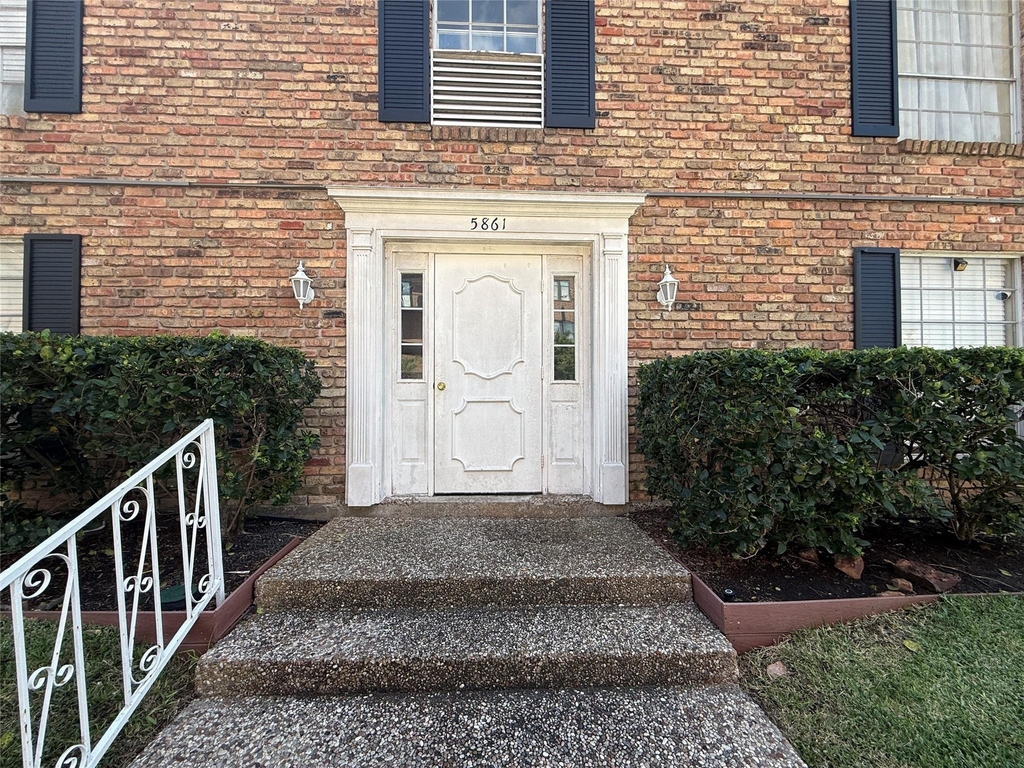 5861 Inwood Drive - Photo 0