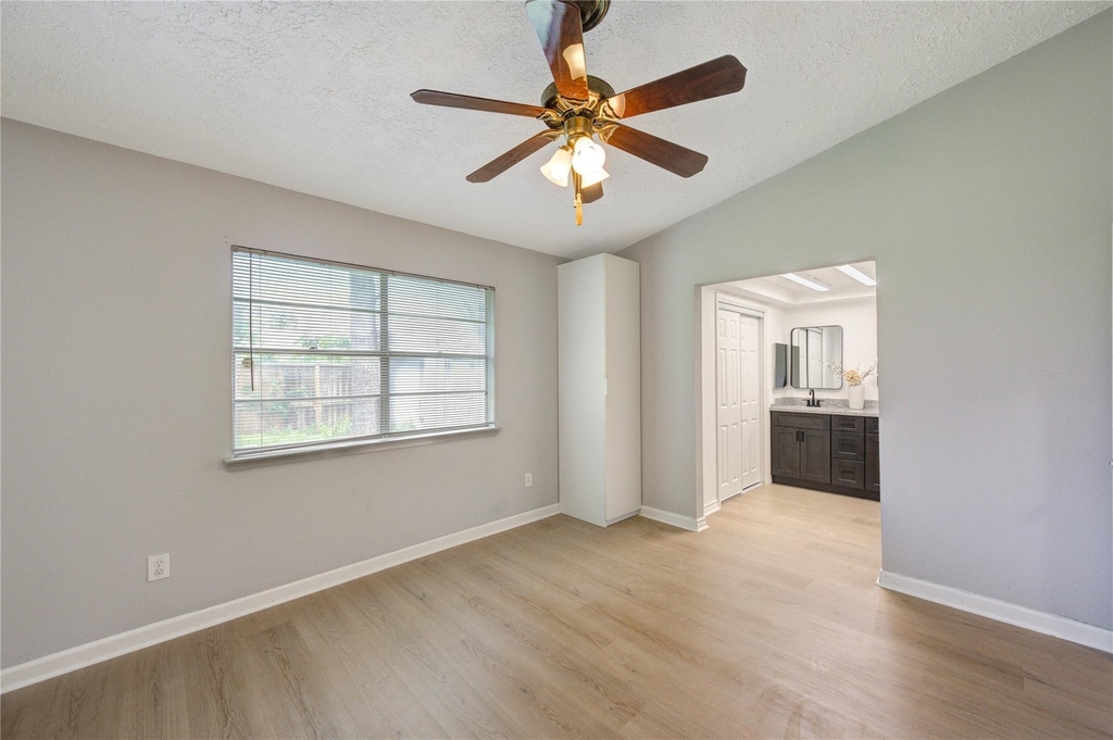 10523 Towne Square Road - Photo 22