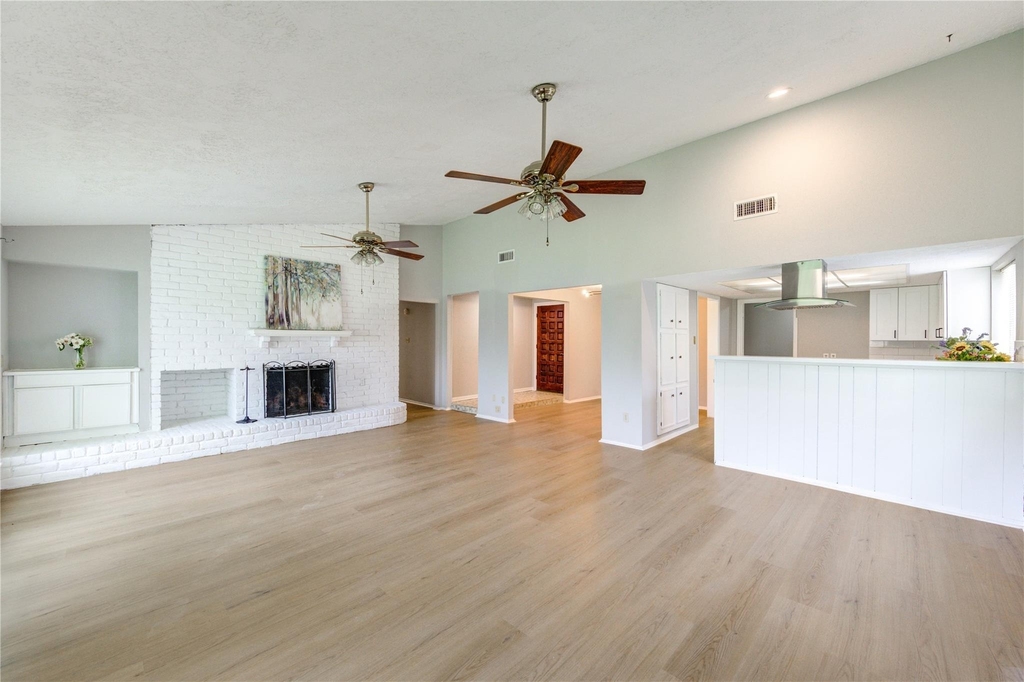 10523 Towne Square Road - Photo 0