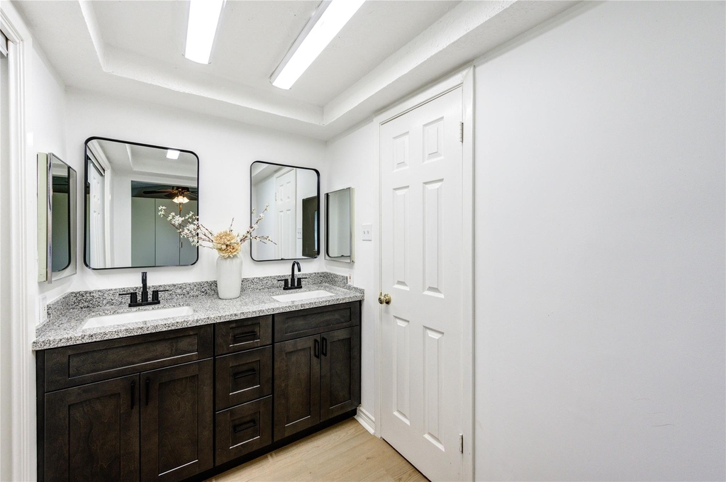 10523 Towne Square Road - Photo 25