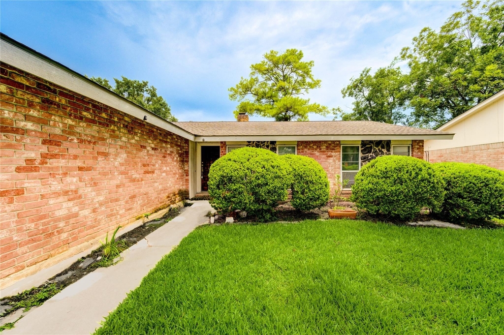 10523 Towne Square Road - Photo 1