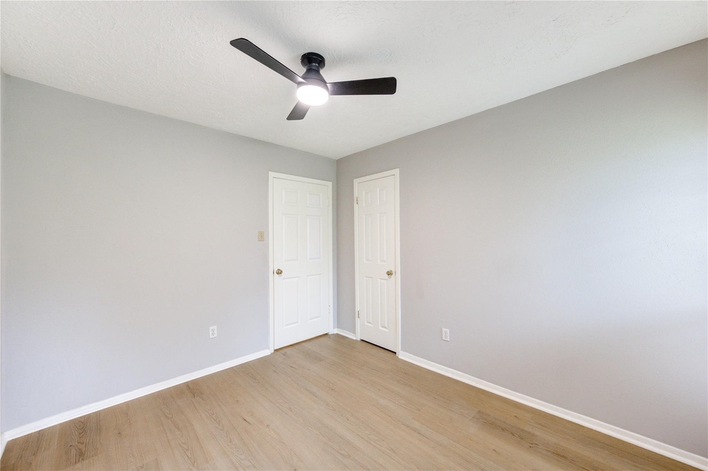 10523 Towne Square Road - Photo 18