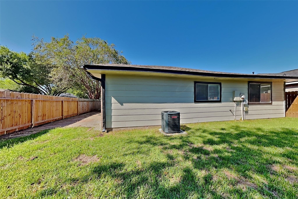 9606 Yearling Circle - Photo 16