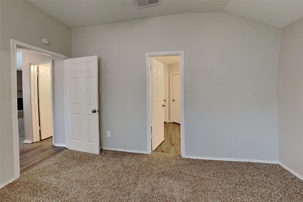 9606 Yearling Circle - Photo 8