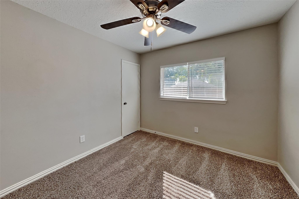 9606 Yearling Circle - Photo 11