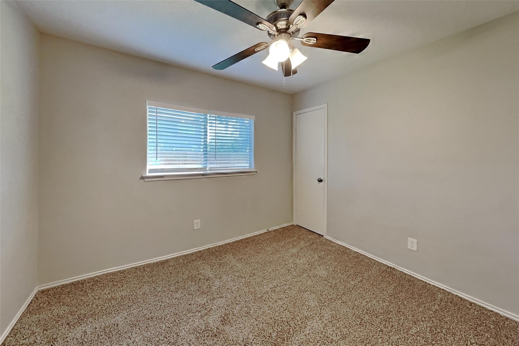 9606 Yearling Circle - Photo 14