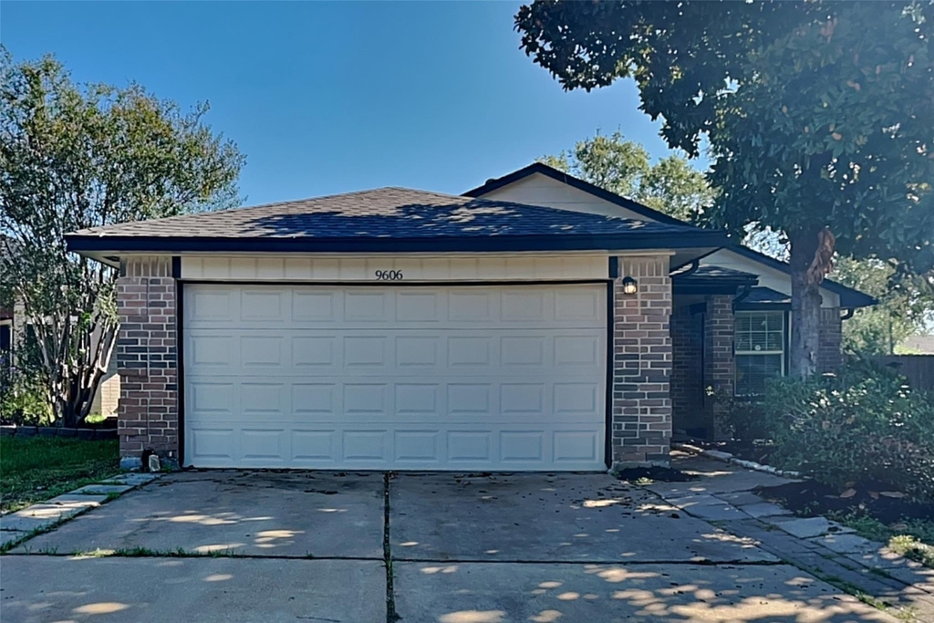 9606 Yearling Circle - Photo 0