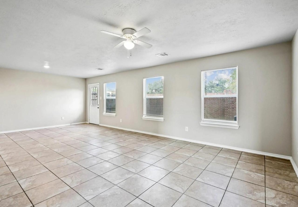 12067 Clifton Oaks Drive - Photo 14