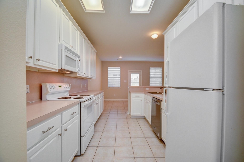 5723 Vinemont Lane - Photo 6