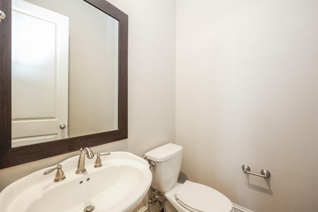 8822 Lakeshore Bend Drive - Photo 37
