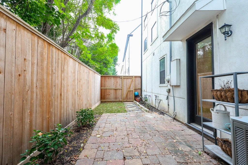 8822 Lakeshore Bend Drive - Photo 40