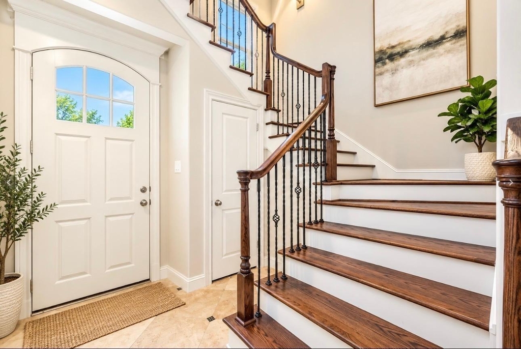 8822 Lakeshore Bend Drive - Photo 2