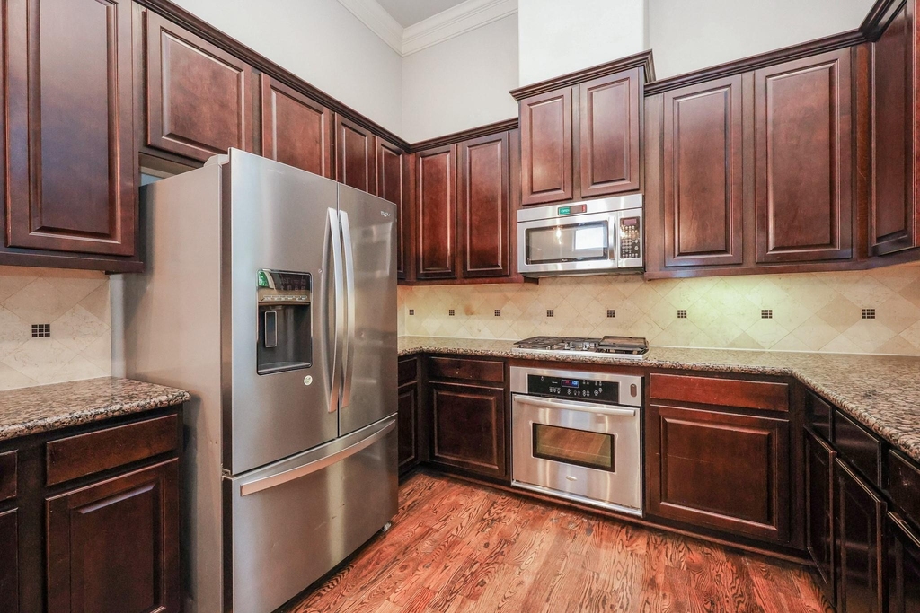 8822 Lakeshore Bend Drive - Photo 12