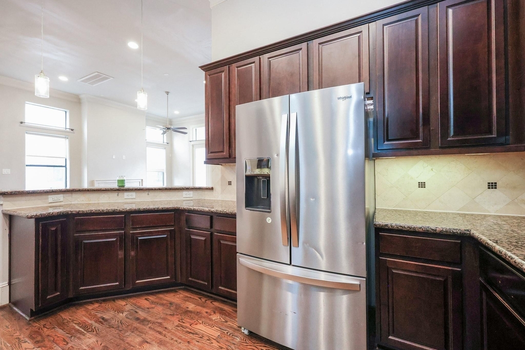 8822 Lakeshore Bend Drive - Photo 14