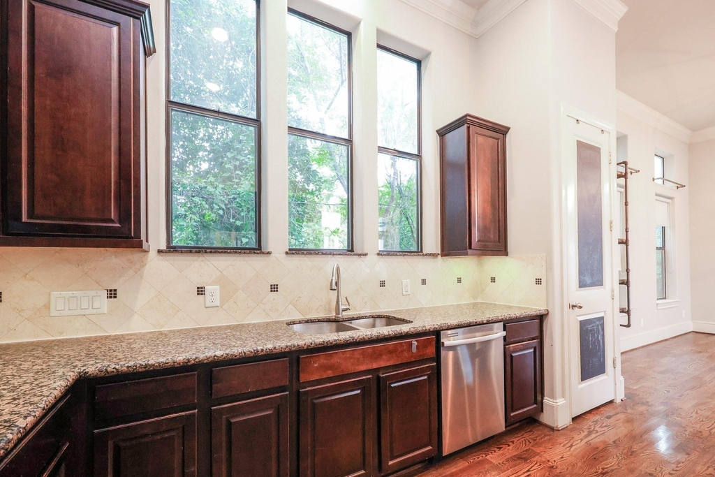 8822 Lakeshore Bend Drive - Photo 18