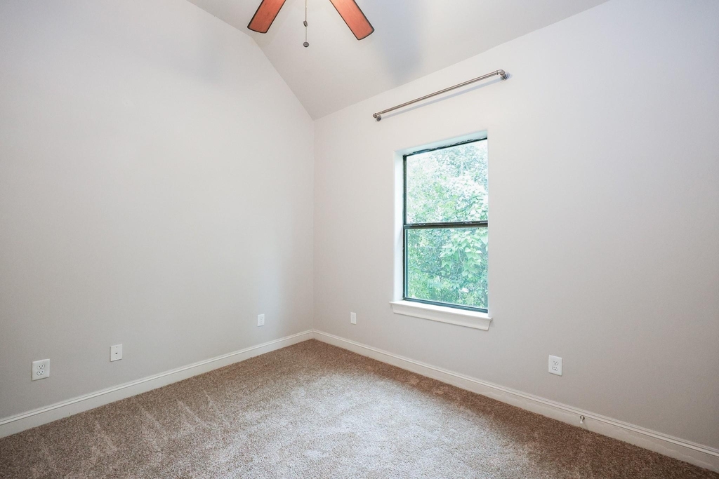 8822 Lakeshore Bend Drive - Photo 34