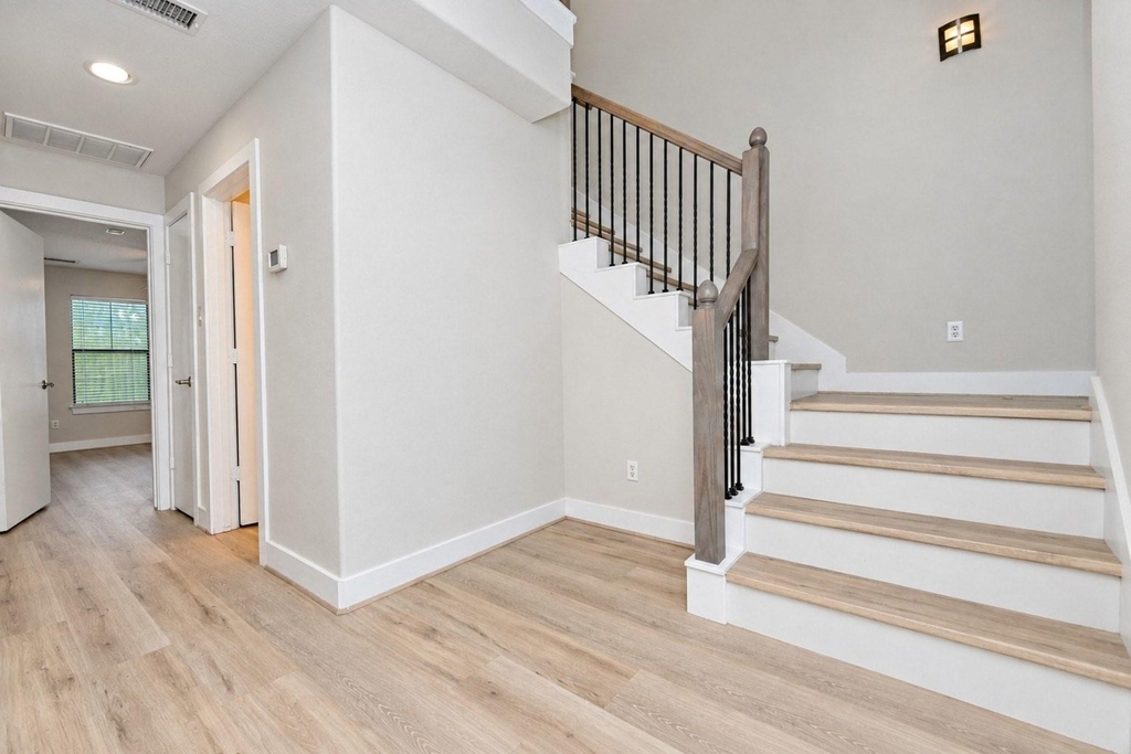 3408 St Emanuel Street - Photo 3