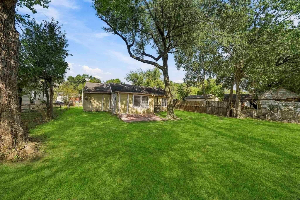 3938 Alsace Street - Photo 10