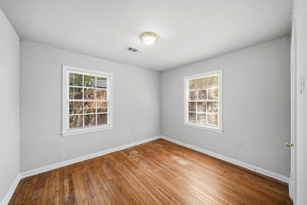 3938 Alsace Street - Photo 2