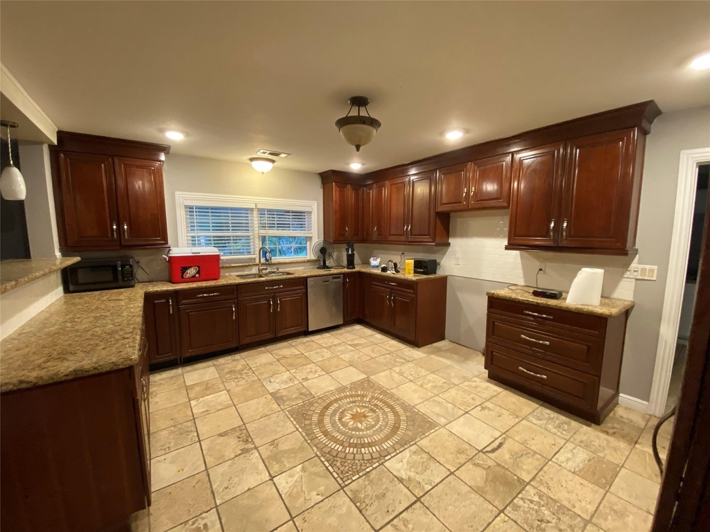 8628 Highway 6 - Photo 2