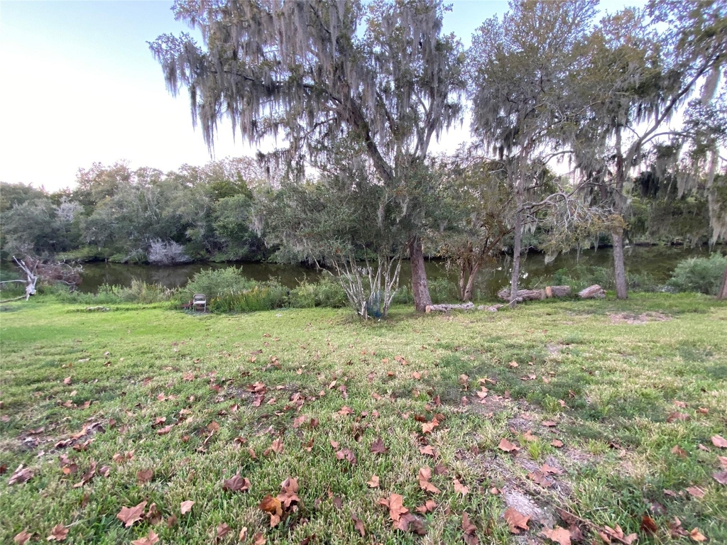 8628 Highway 6 - Photo 17