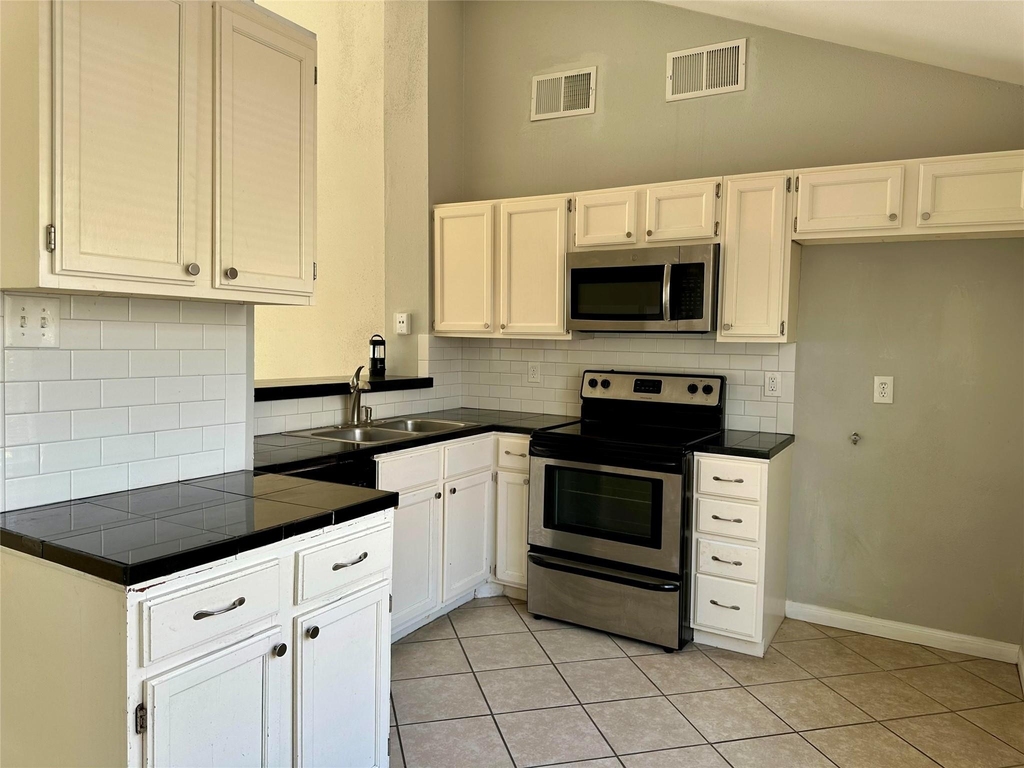 18530 Meadows Way Drive - Photo 3