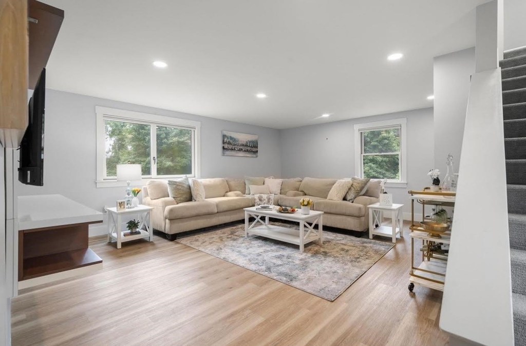 47 Newton - Photo 1