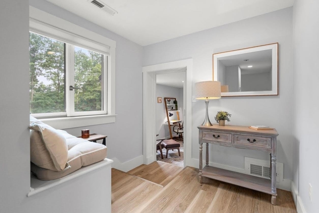 47 Newton - Photo 8