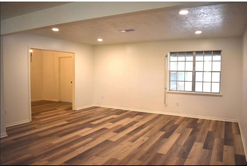 2628 Dupont Street - Photo 4