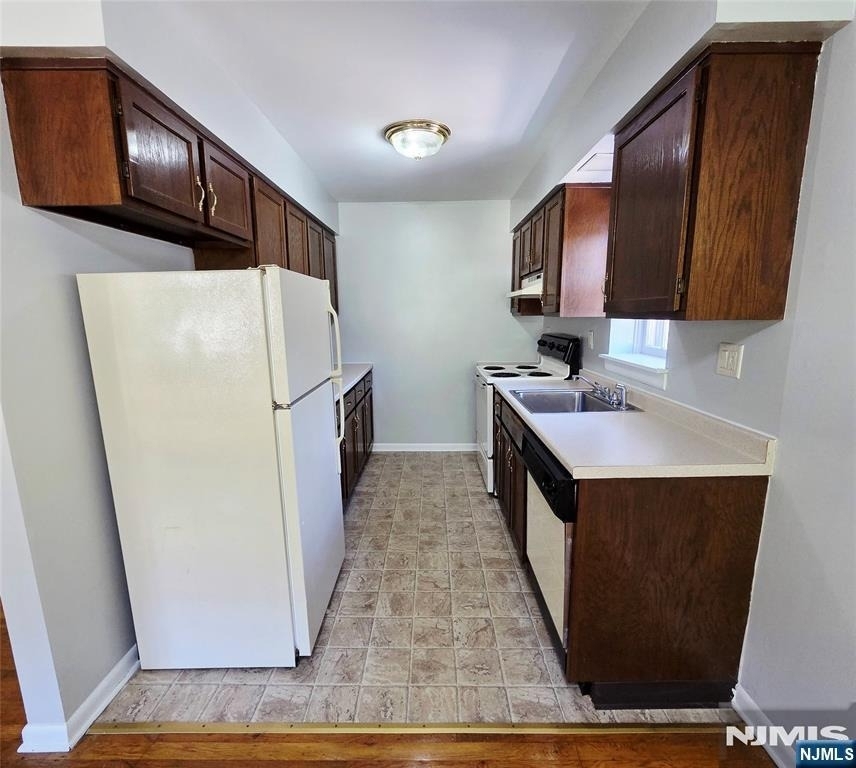 110 Elm - Photo 2