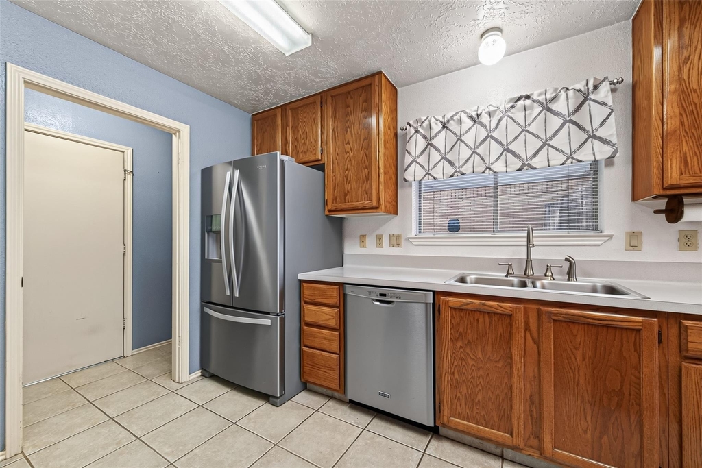 7522 Flair Oaks Drive - Photo 7