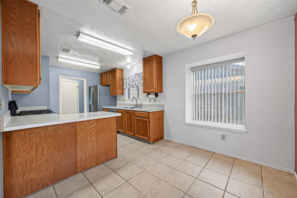 7522 Flair Oaks Drive - Photo 5