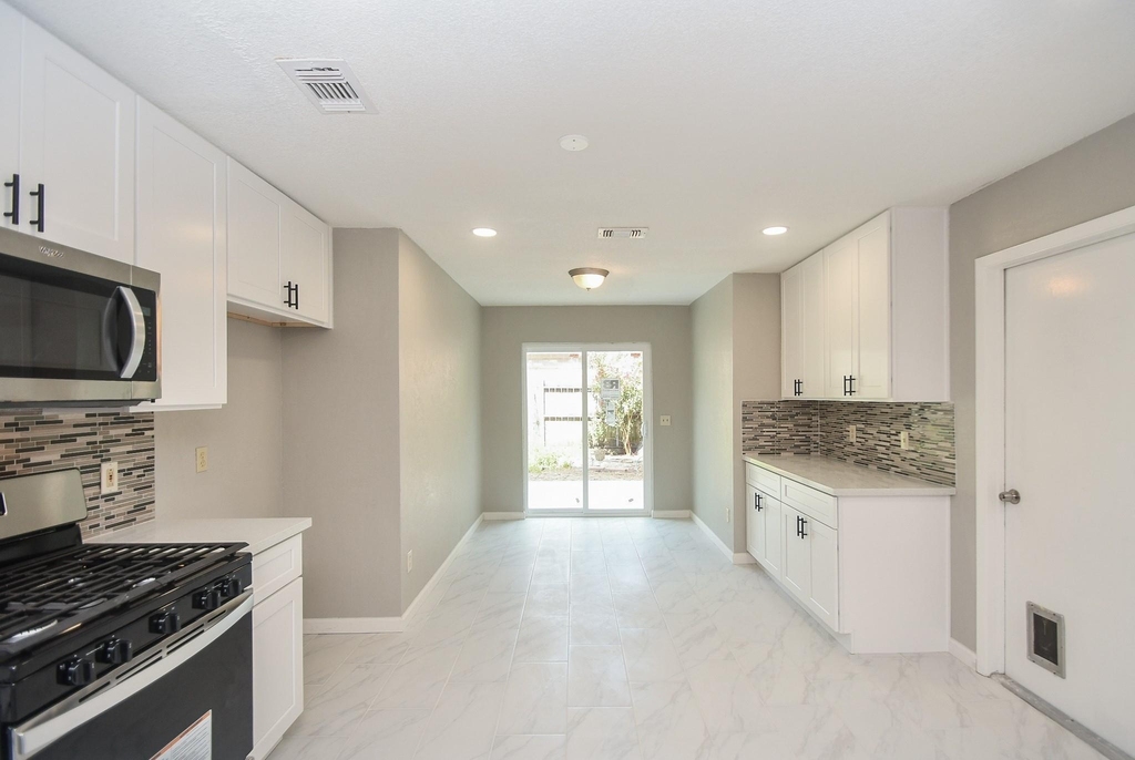 21707 Park Valley Drive - Photo 11