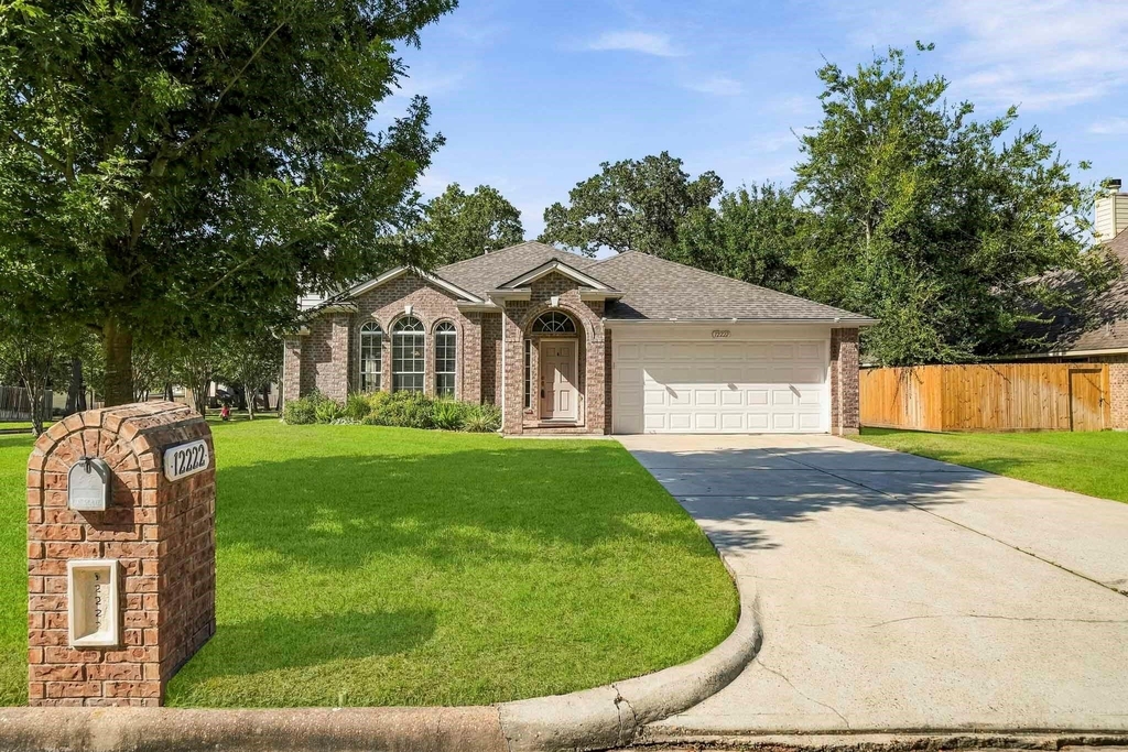 12222 Hawthorne Drive - Photo 2