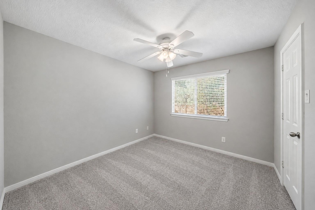 12222 Hawthorne Drive - Photo 11