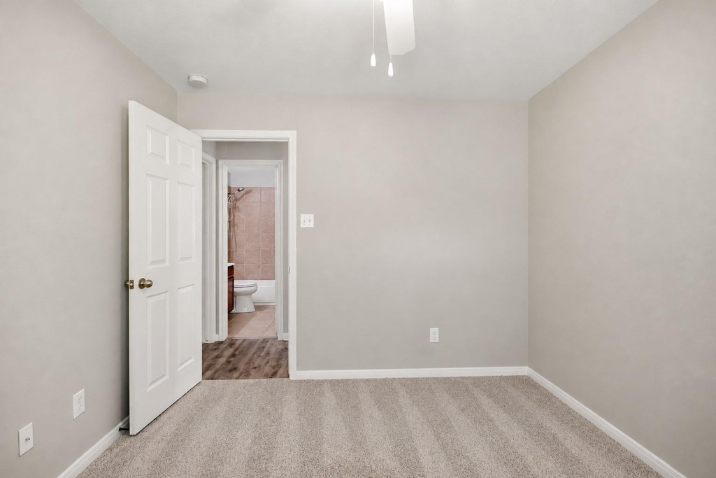 12222 Hawthorne Drive - Photo 10