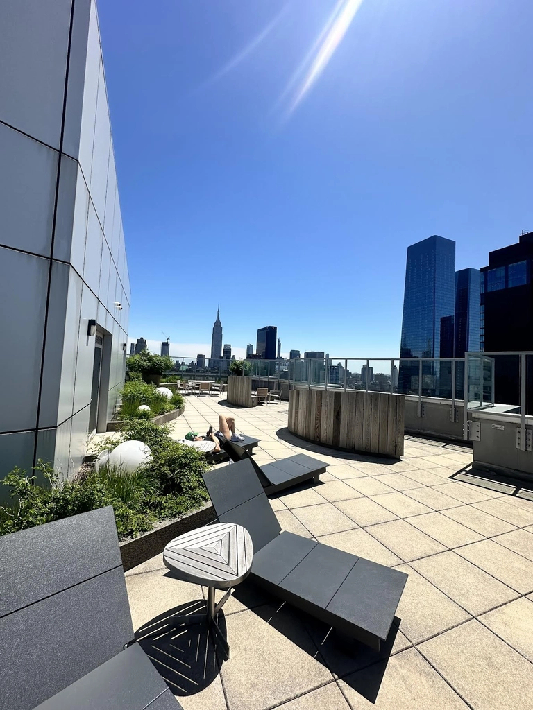 West 35th Street - Photo 5