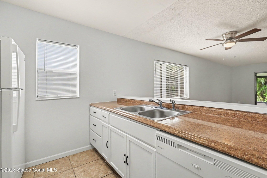 2412 Fox Hollow Drive - Photo 8